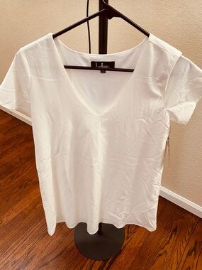 Lulu's White V-Neck Short Sleeve Tee
